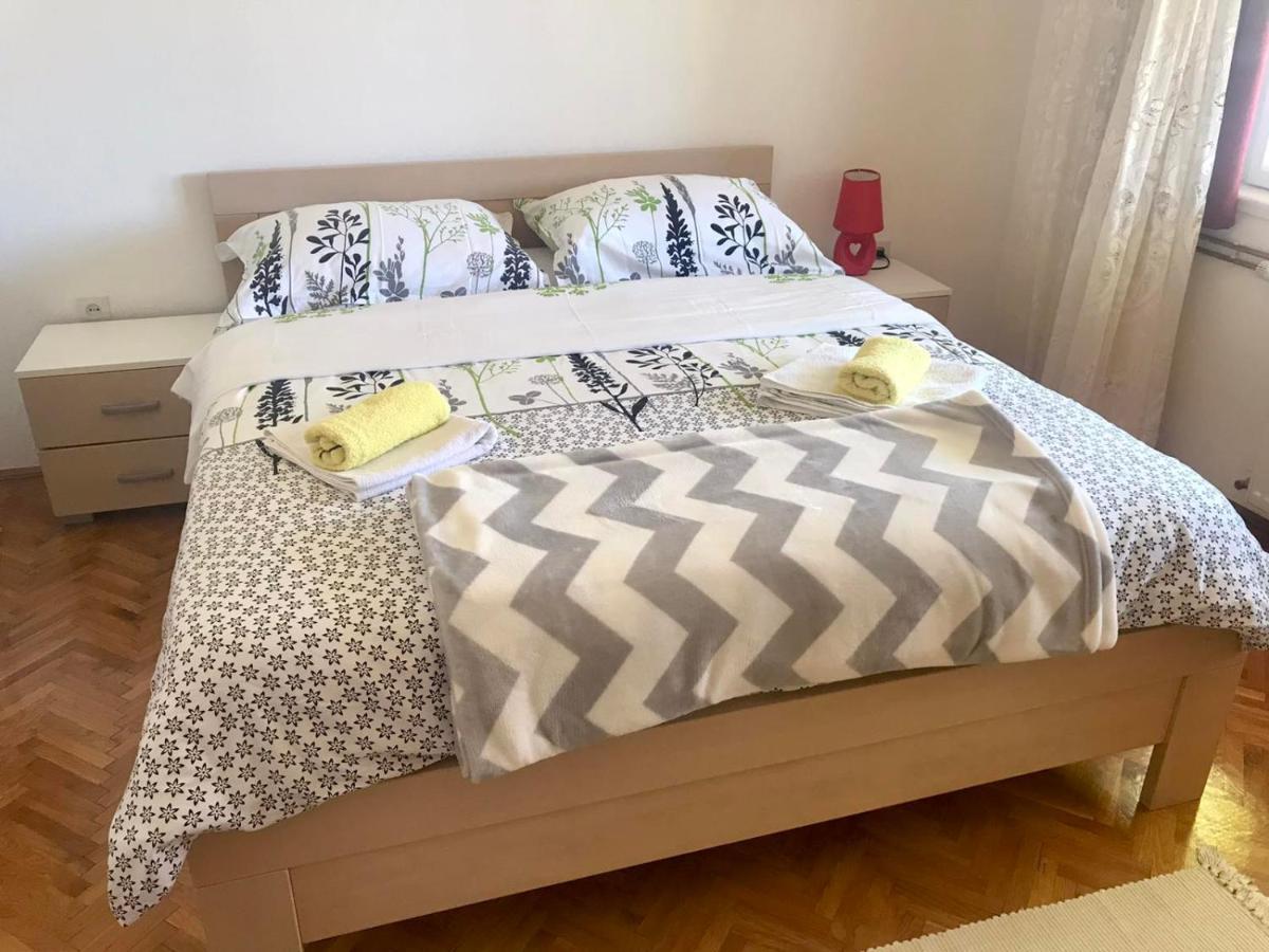 Apartmani Rada トレビニエ エクステリア 写真