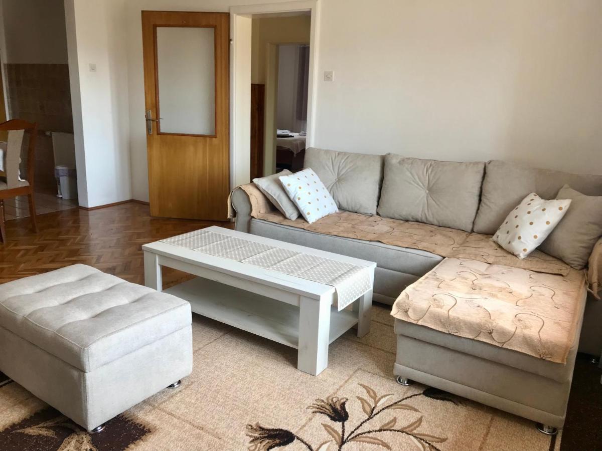 Apartmani Rada トレビニエ エクステリア 写真