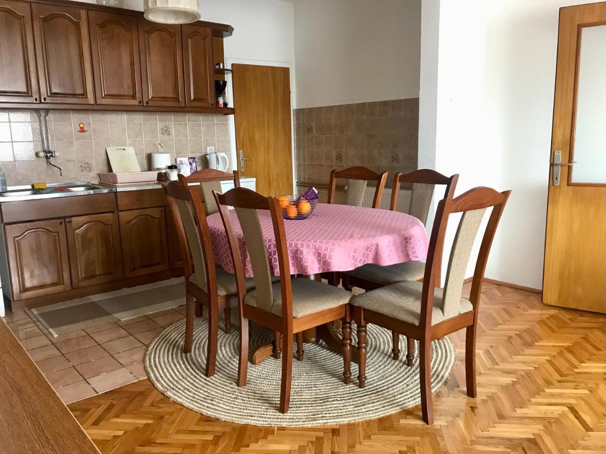 Apartmani Rada トレビニエ エクステリア 写真