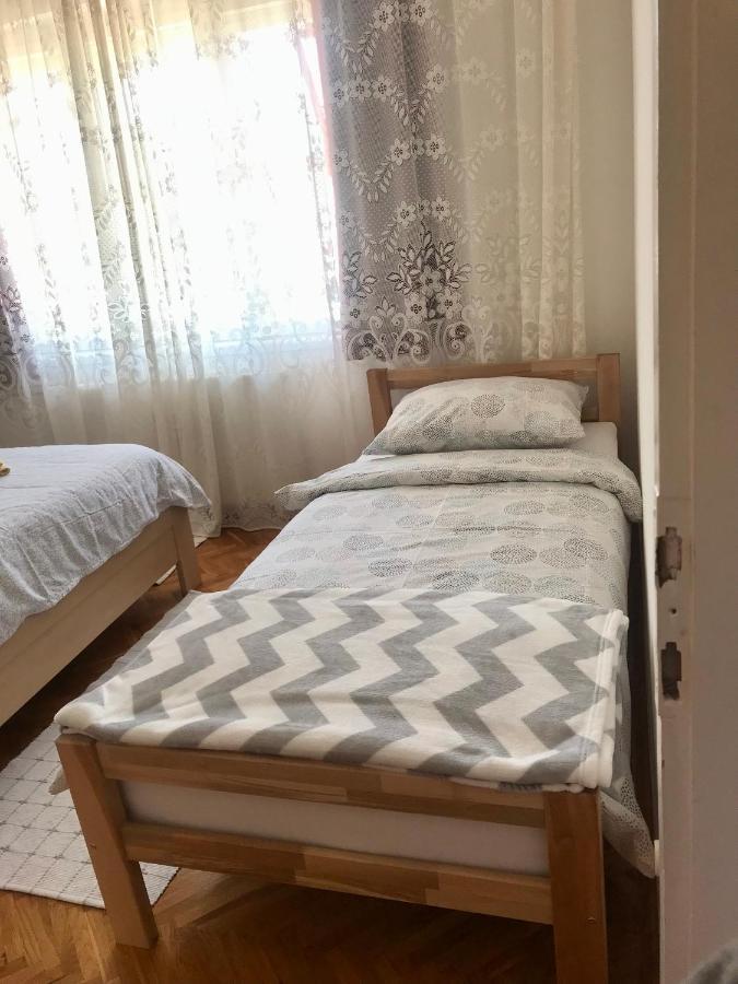 Apartmani Rada トレビニエ エクステリア 写真